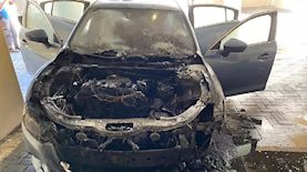 הרכב השרוף של הרב דב ליאור אחרי ההצתה, צילום: דוברות המשטרה
